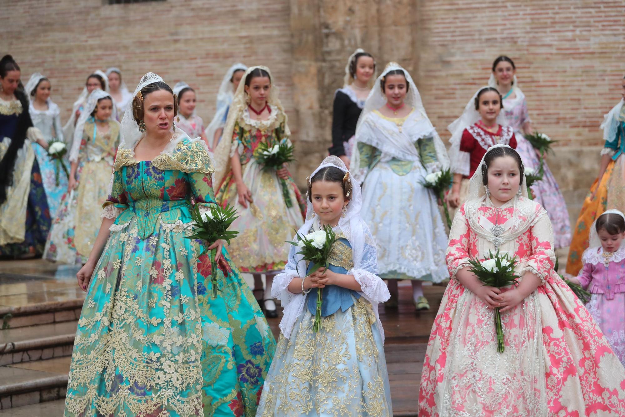 Búscate en el primer día de ofrenda por la calle de la Paz (entre las 17:00 a las 18:00 horas)