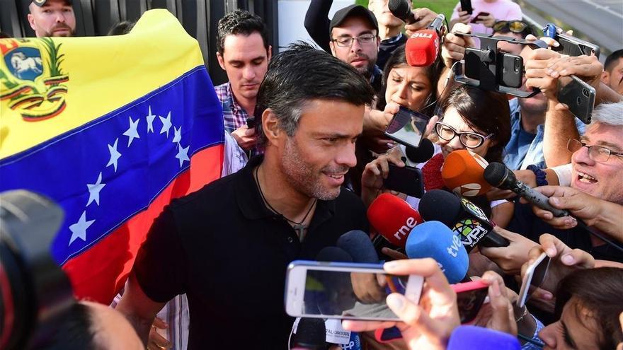 Leopoldo López llega a España tras viajar en secreto desde Caracas