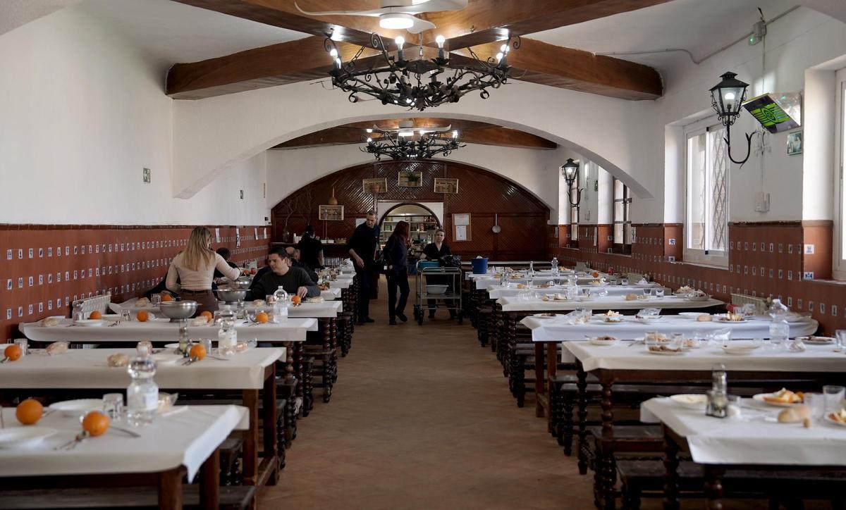 Los edificios de la fábrica granadina son patrimonio cultural de la ciudad. En la imagen, el comedor de la planta.