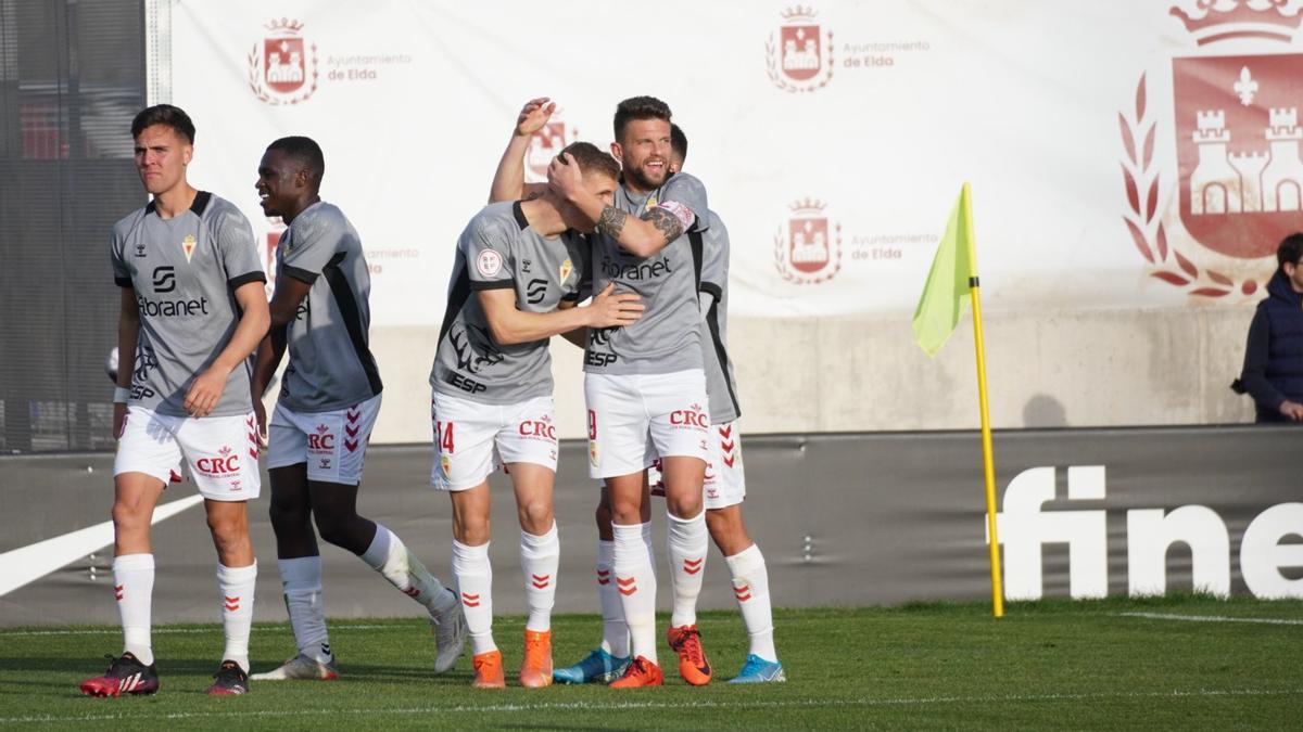 Los jugadores granas celebran el gol de Alberto González