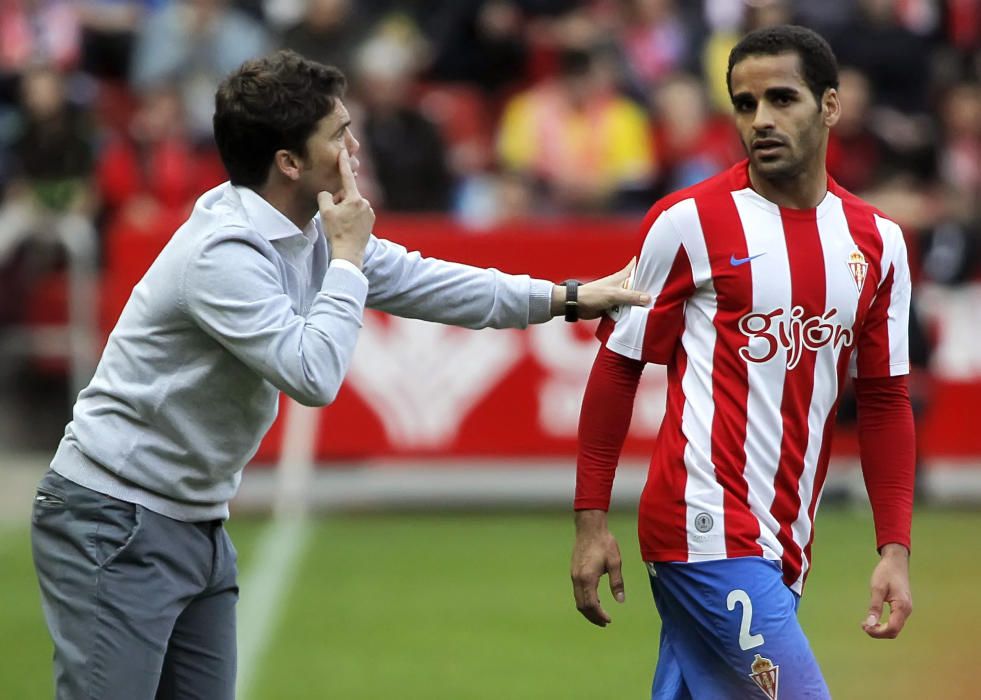 FARO recopila las imágenes del duelo entre gijoneses y vigueses en El Molinón, que terminó con empate (1-1).