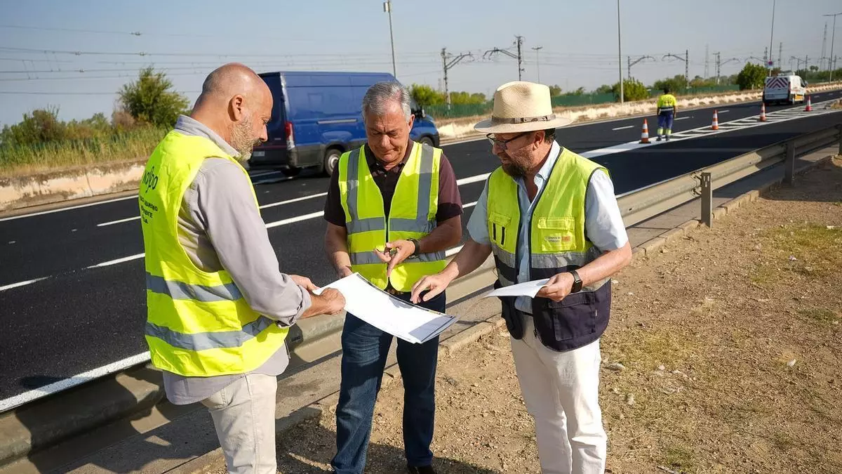 Culminada la reforma de los 10 kilómetros de la SE-20: nuevo asfalto y fin a los baches tras más de 30 años de espera