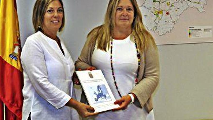 Milagros Marcos y Esther Herranz.