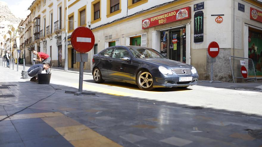 Reclaman presencia policial continua en la calle del Álamo de Lorca por problemas con el cambio de sentido