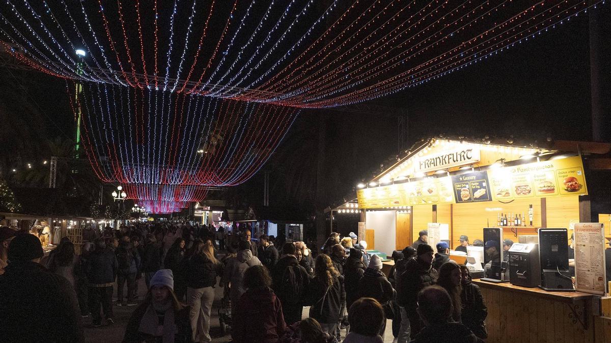 Encendido de la iluminación de Navidad en el puerto de Barcelona
