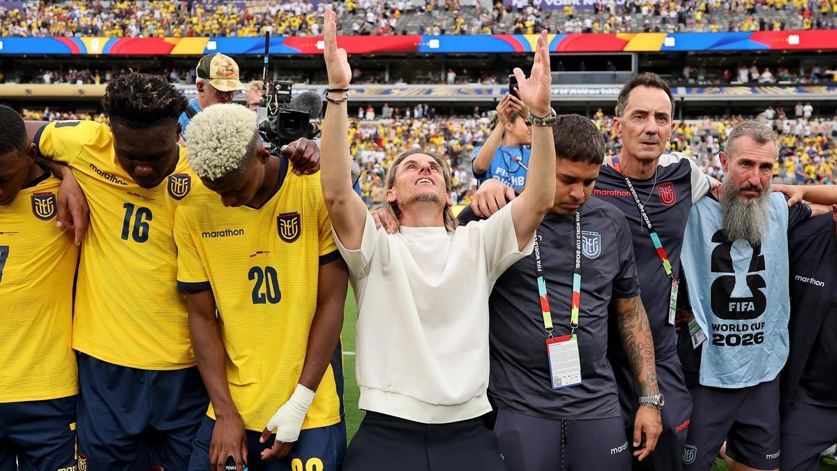 Becaccece deja de ser entrenador de Ecuador
