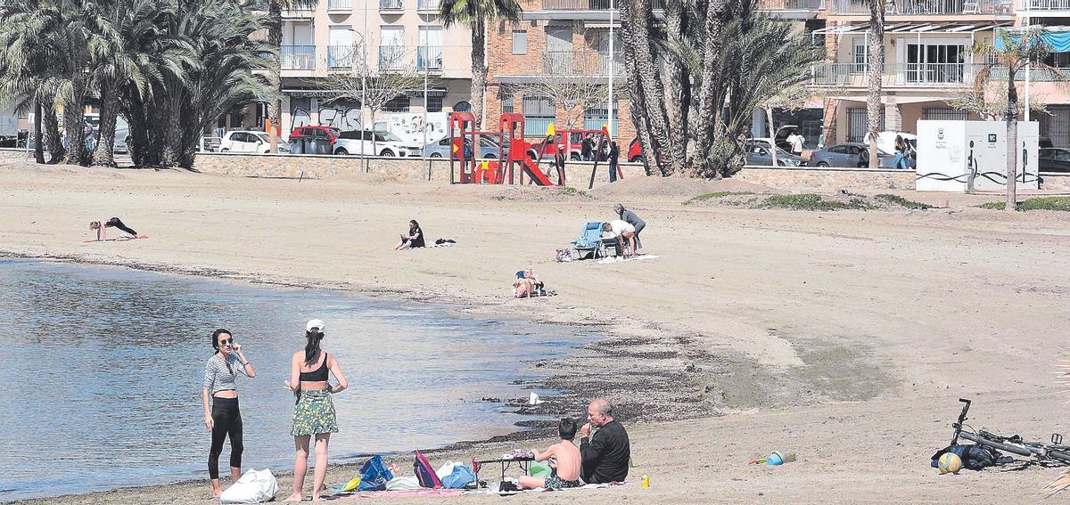 Playa La Colonia de Águilas, ayer.