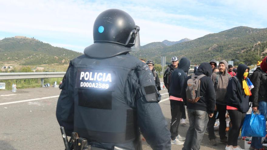 Els Mossos, amb manfestants al tall de La Jonquera