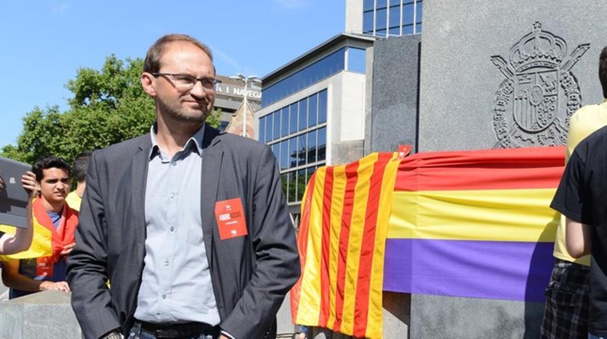 El coordinador d’ICV, Joan Herrera, durant l’acte reivindicatiu en favor de la República, aquest dijous a Barcelona.