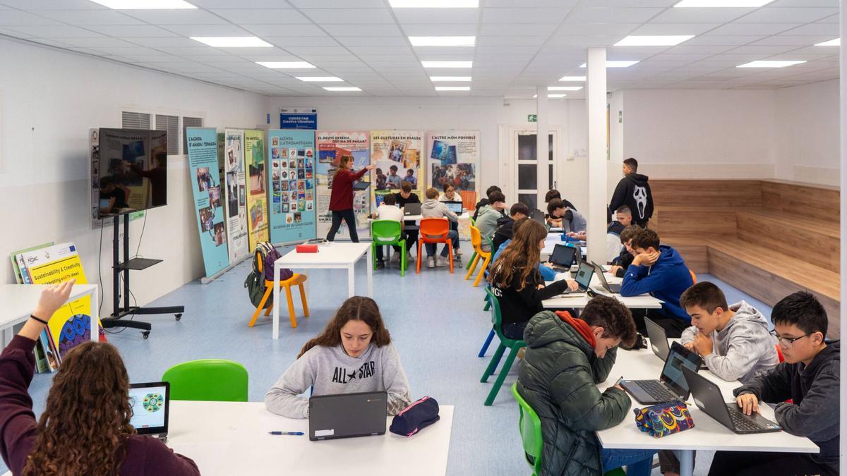 Alumnes de la FEDAC Manresa fent la prova