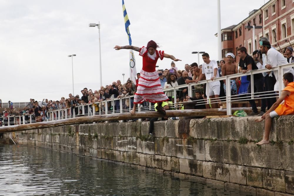 Cucaña en las fiestas de Cimadevilla