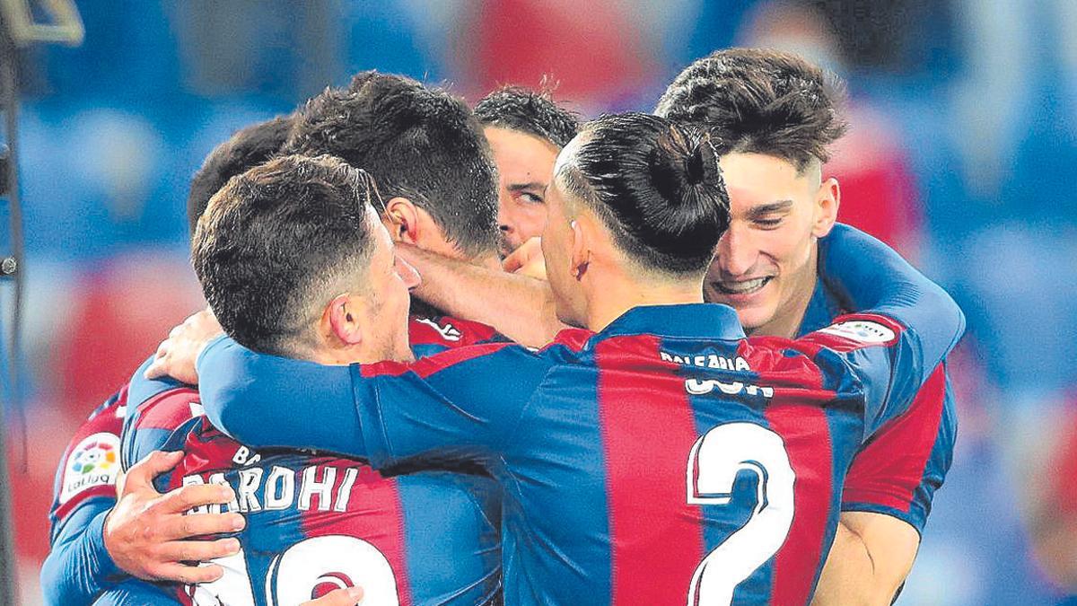 Los jugadores del Levante, celebrando un gol