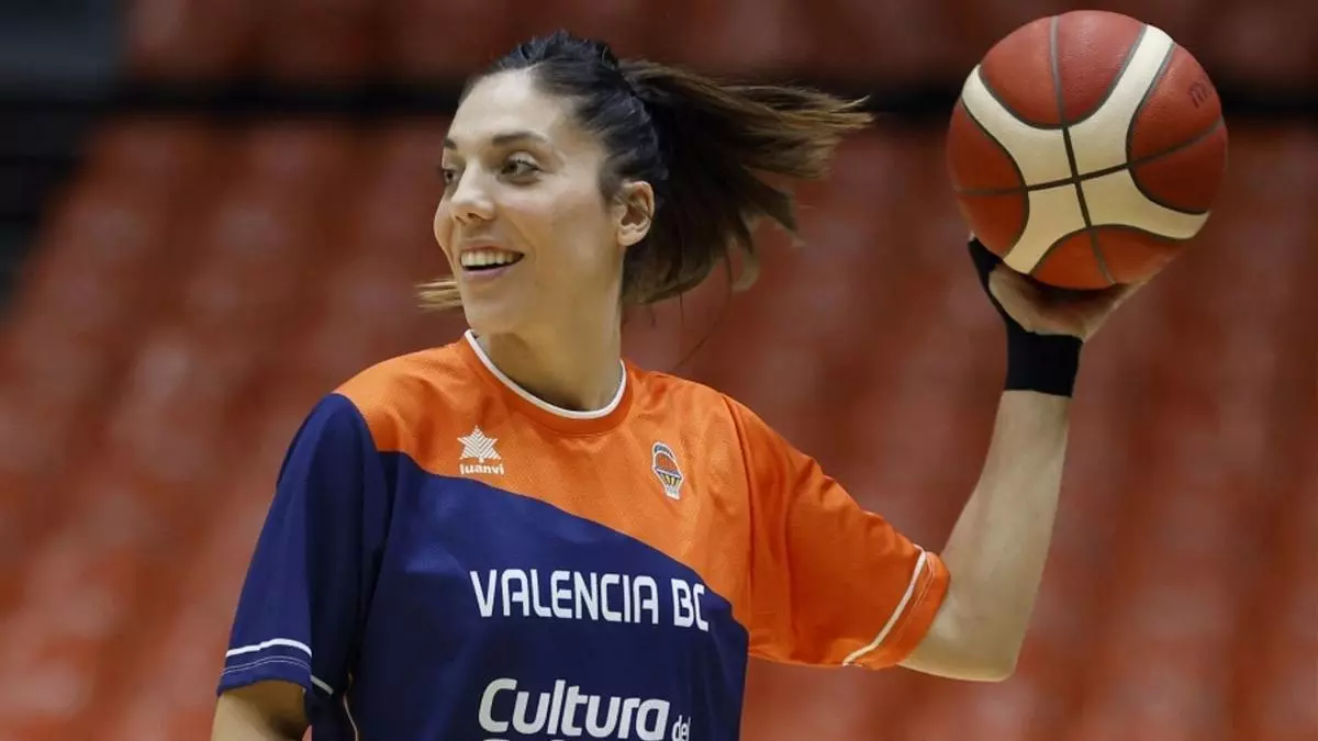 Cristina Ouviña dice adiós a Valencia Basket