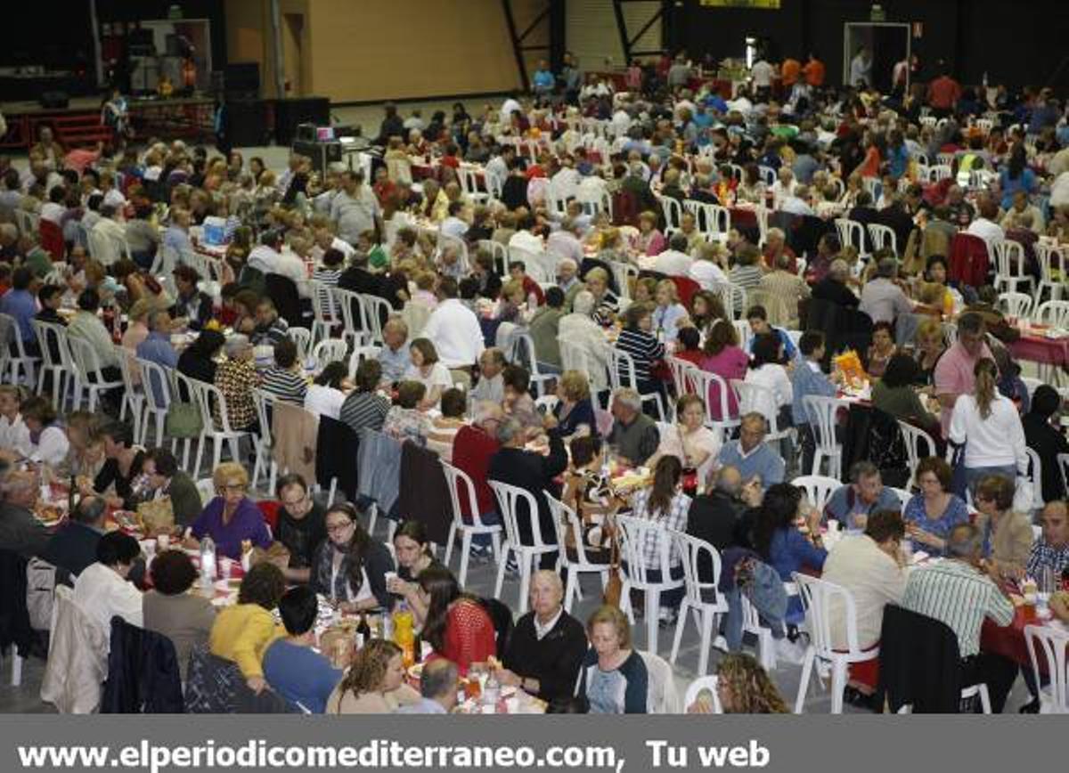 GALERÍA DE FOTOS - Cena de hermandad en las fiestas de Vila-real