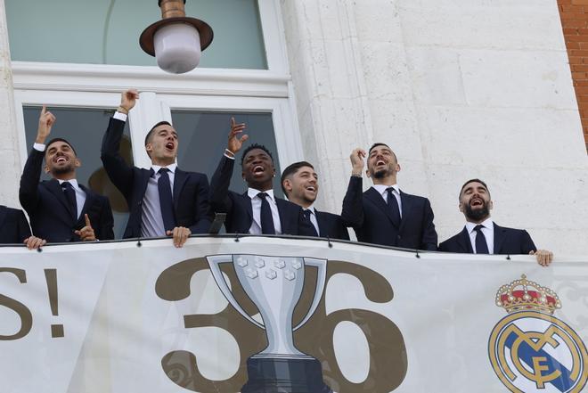 El Real Madrid recibe el trofeo de su trigésimo sexta Liga e inicia las celebraciones