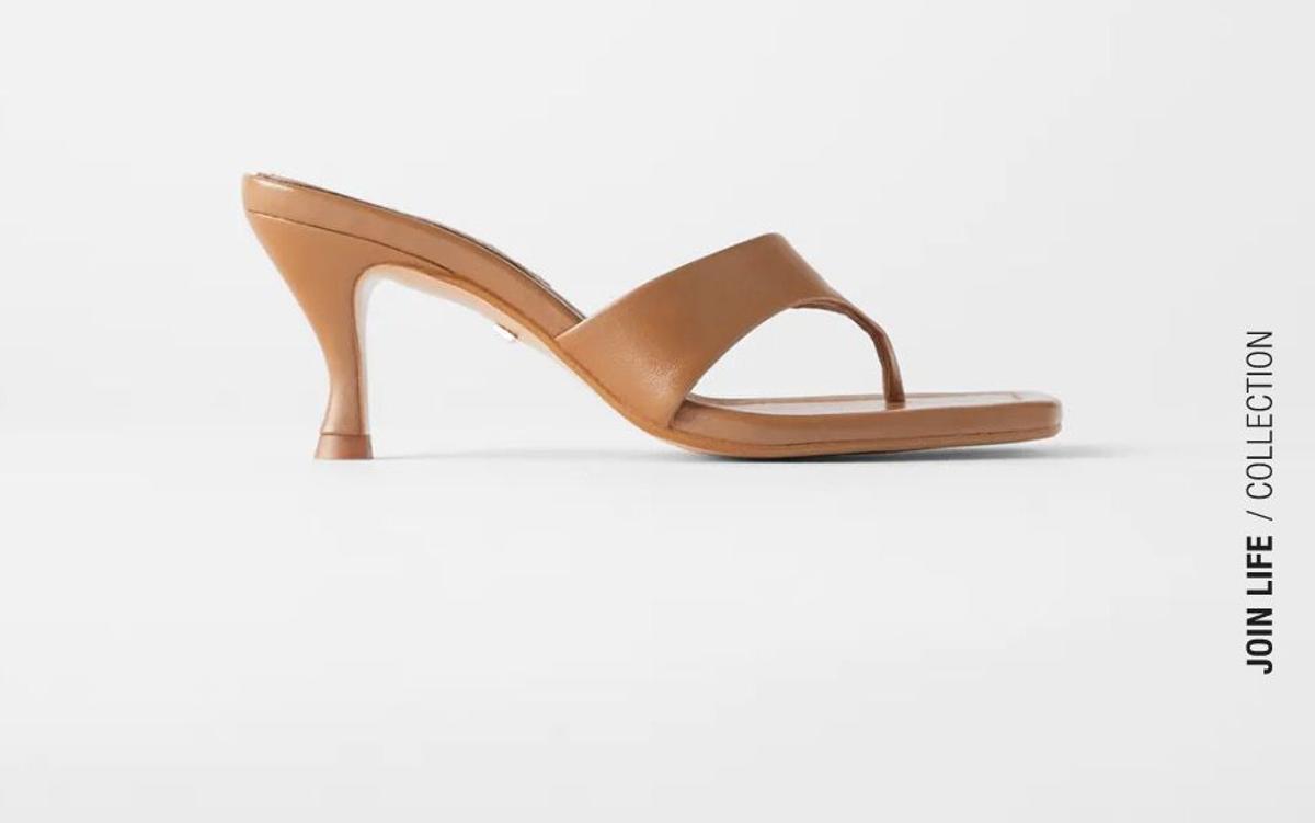 Sandalias thong de piel, de Zara