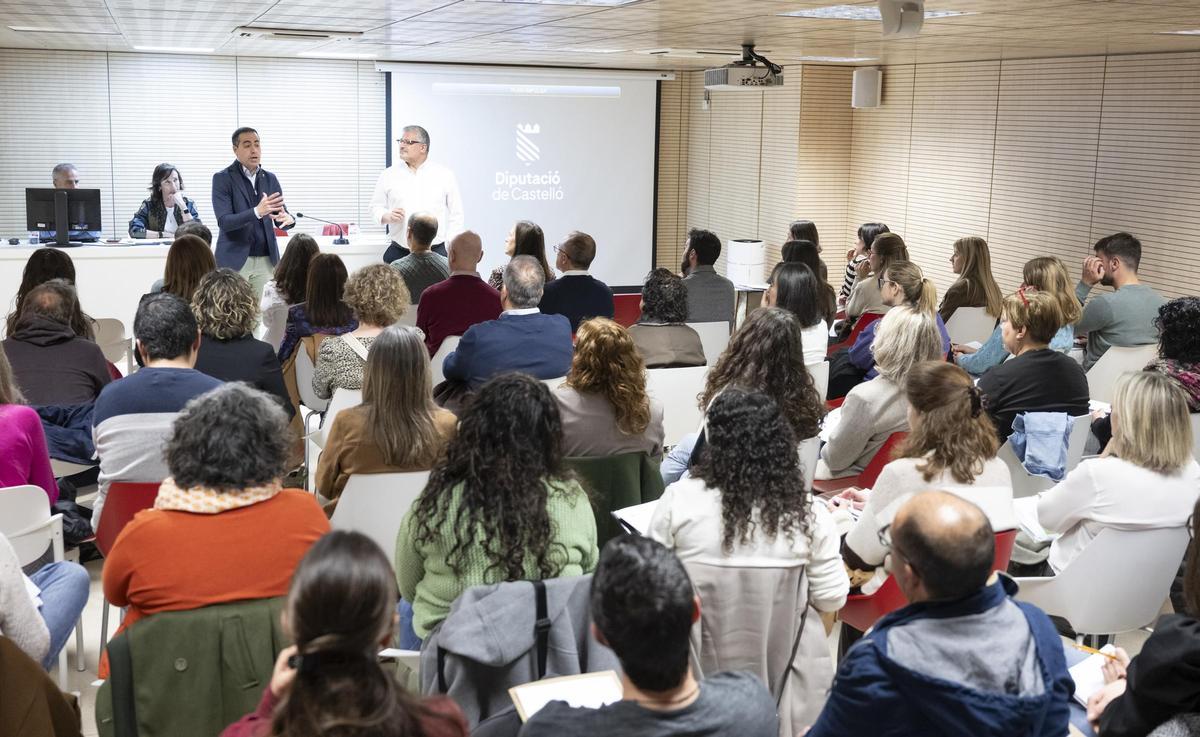 Reunión con representantes municipales en la que ha participado el vicepresidente Héctor Folgado.