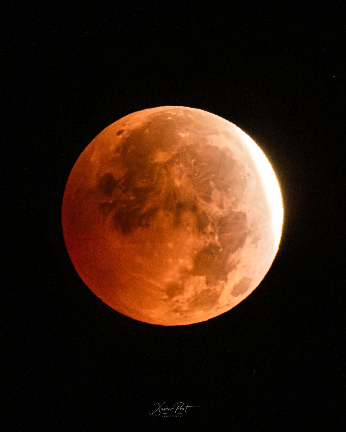 Les millors imatges de l’espectacular eclipsi lunar vist des del Bages
