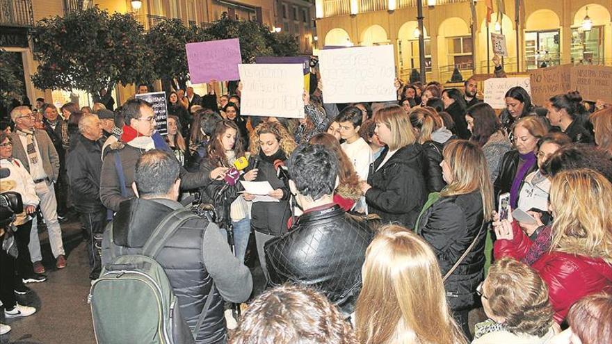 La Plaza Nueva acoge una concentración feminista