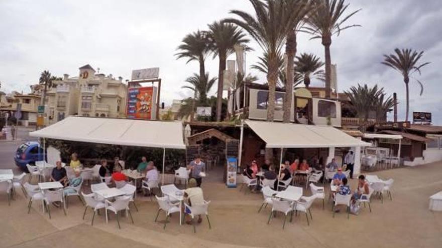 Imagen de la discoteca 222 de Torrevieja en la playa de Los Locos.