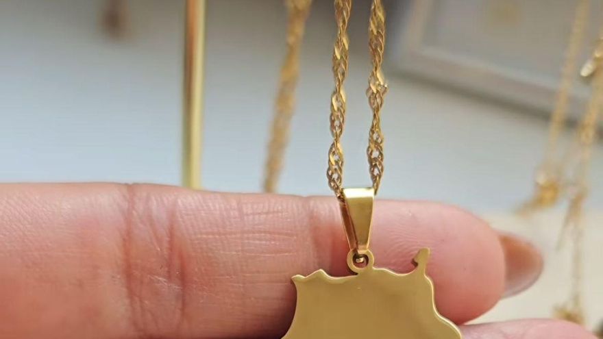 Así es la tienda que vende las joyas más canarias del momento: pendientes, collares y pulseras