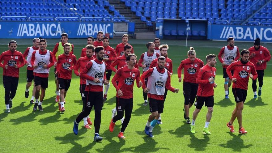 La plantilla del Dépor, entrenando en Riazor.