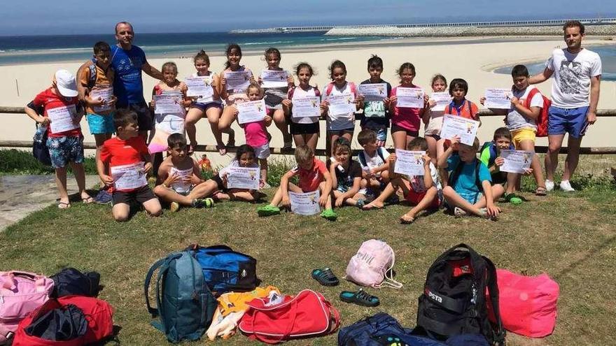 Medio centenar de niños participan en el campus de balonmano