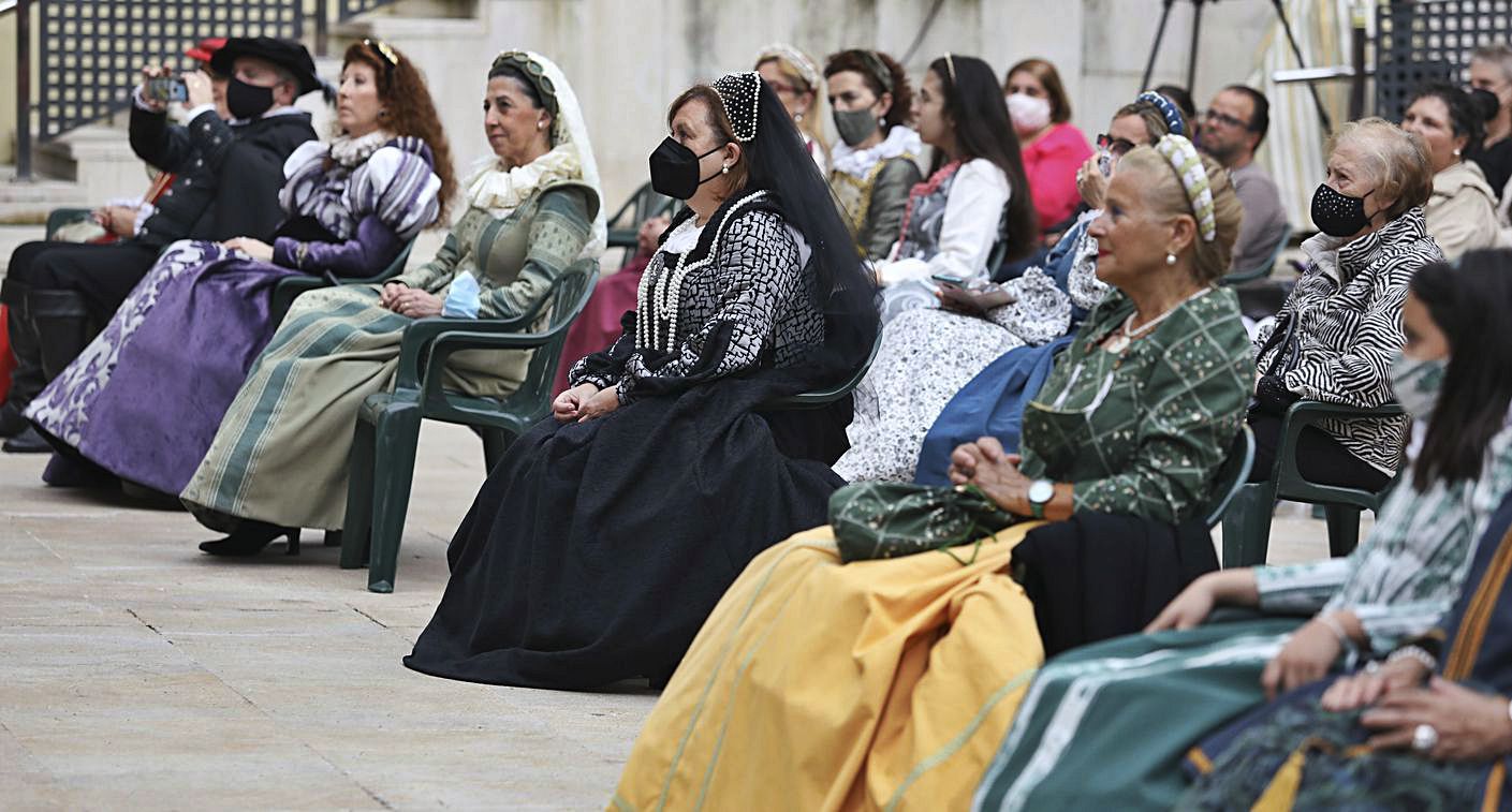 Colectivo vecinal vestido de época. | Ricardo Solís