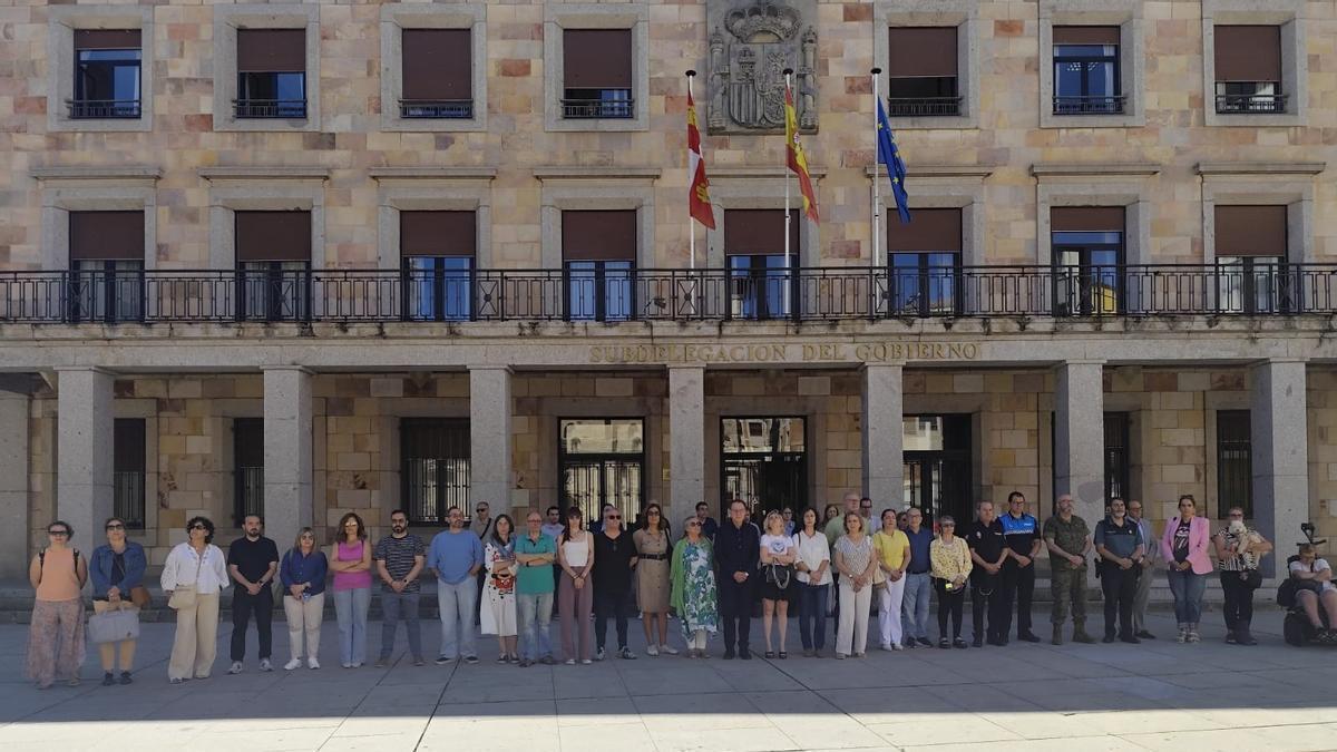 Concentración silenciosa a las puertas de la Subdelegación del Gobierno en Zamora.
