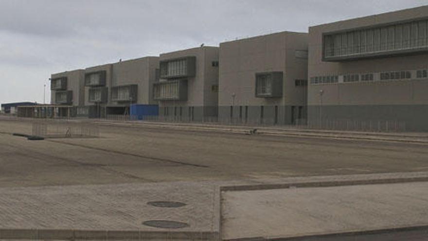 El personal del hospital exige con 900 firmas aparcar gratis en el nuevo centro
