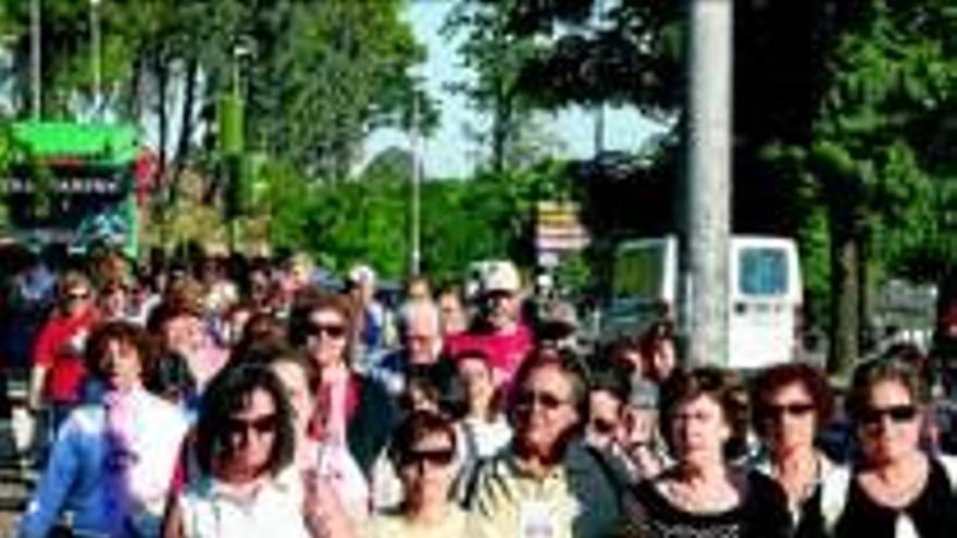 200 mayores participan en una marcha a pie hasta San Isidro