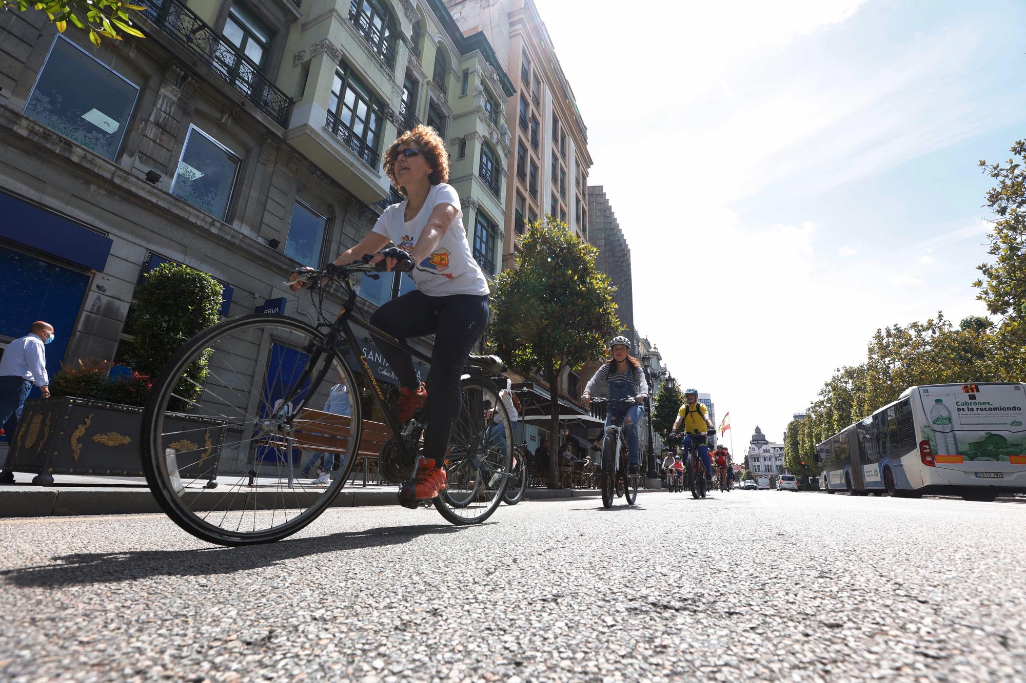 En imágenes: así fue la marcha cicloturista en Oviedo para pedir carriles bici