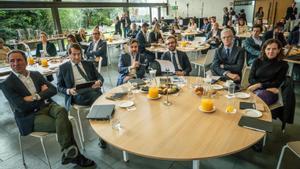De izquierda a derecha: Carlos Ventura, director general de negocio de Banco Sabadell; Peio Belausteguigoitia, country manager de BBVA España; Ignacio Juliá, CEO de Banco Santander España; Aitor Moll, consejero delegado de Prensa Ibérica; Martí Saballs, director de Información Económica de Prensa Ibérica y Gemma Martínez, Directora adjunta de EL PERIÓDICO.