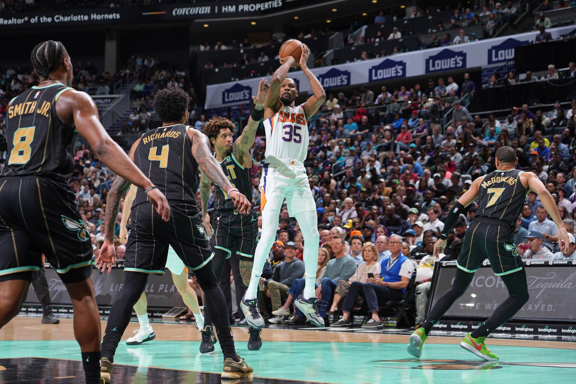 Kevin Durant en su debut con los Phoenix Suns