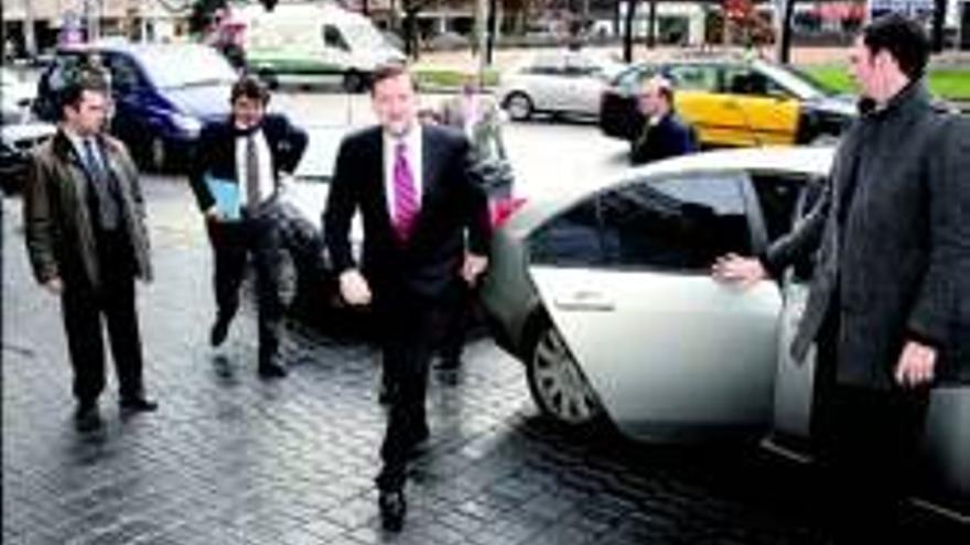 Rajoy endosa a Aguirre el costeelectoral de la trama de Madrid