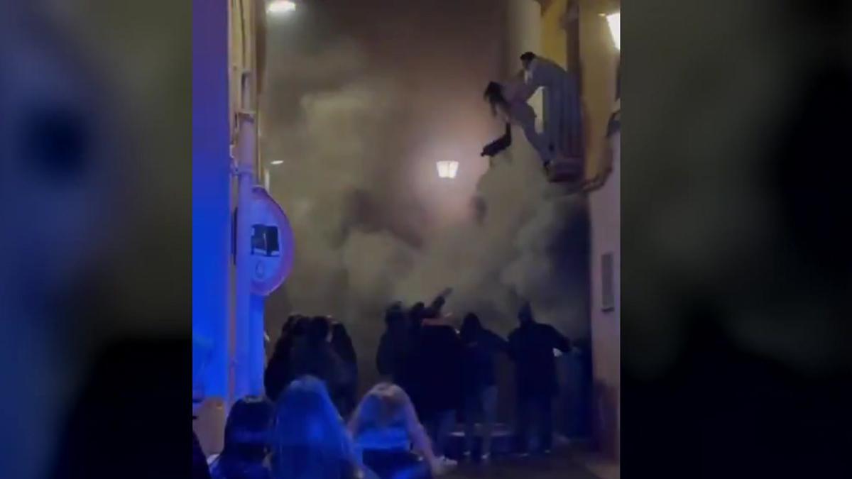 Agónico rescate de cinco personas en un incendio en Vilanova i la Geltrú