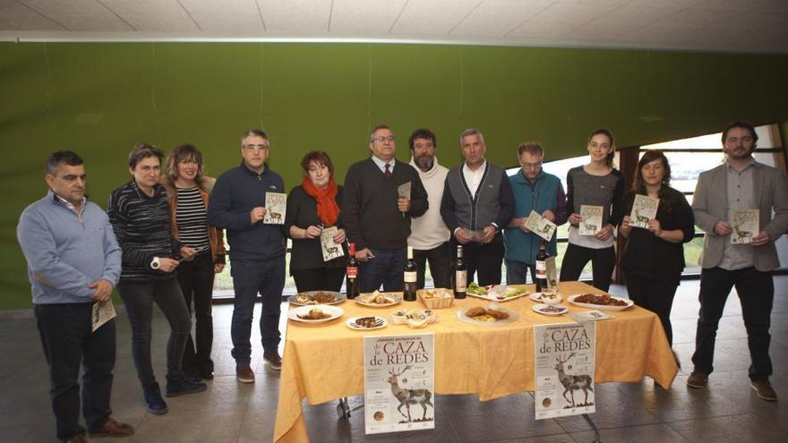 Autoridades y representantes de diversos sectores hosteleros en la presentación de las Jornadas.