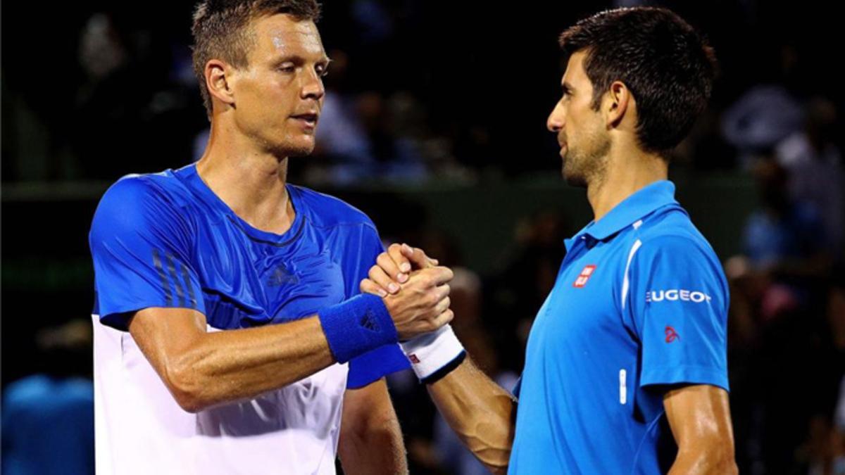 Djokovic y Berdych se saludan tras el partido