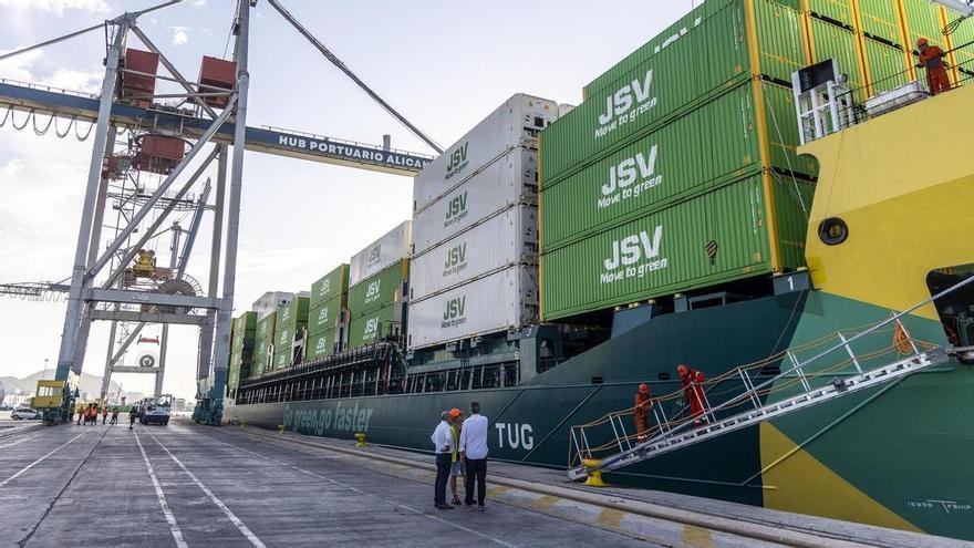 Suma y sigue: el tráfico de mercancías del Puerto de Alicante roza los dos millones de toneladas tras un aumento del 26 %