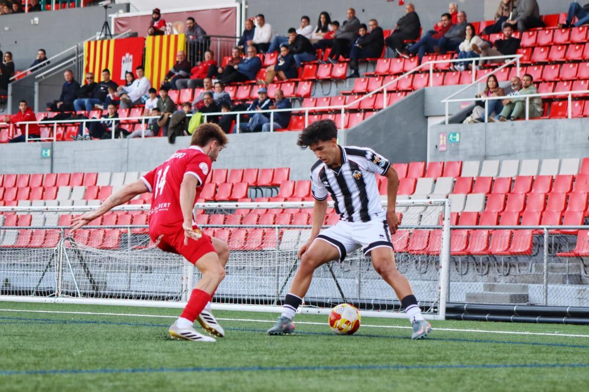 Jacobo de Oro, con un gol y dos asistencias, brilló en el triunfo del Castellón B