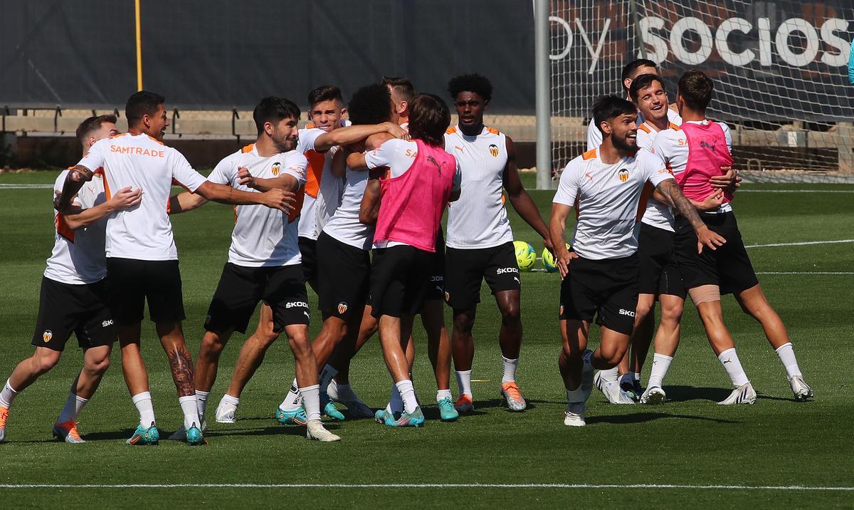 Así ha sido el entrenamiento del Valencia CF de hoy - Superdeporte