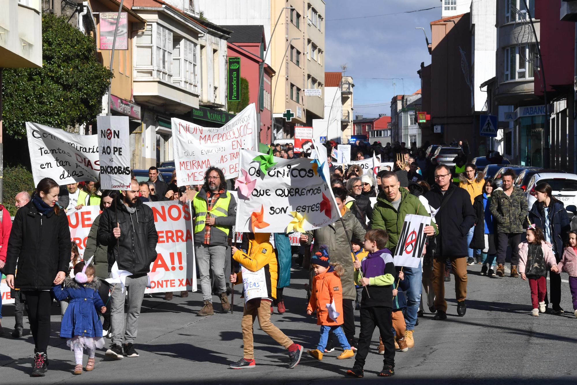 Marcha el Carral contra la "invasión eólica"