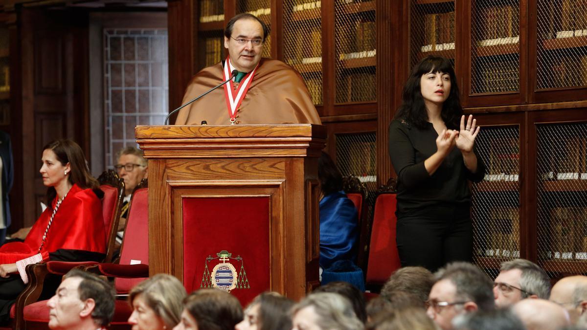 Juan Manuel Cueva, durante una lectura inaugural del curso académico de la Universidad de Oviedo.