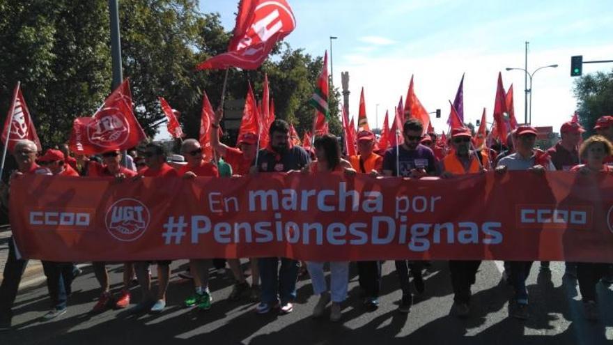 800 personas marchan en Córdoba en defensa del sistema público de pensiones