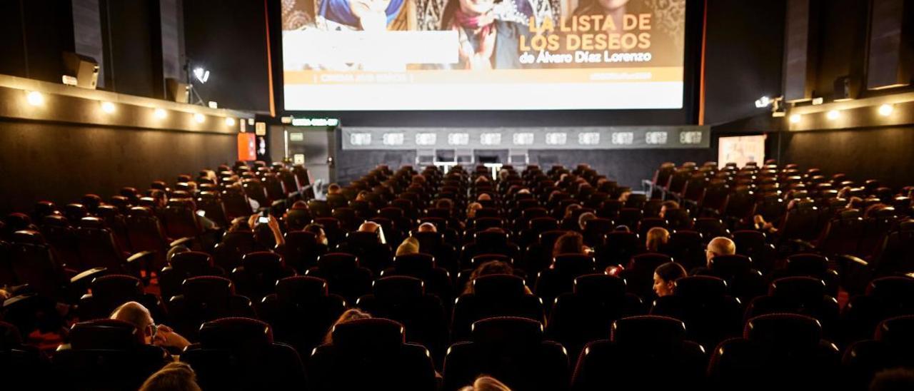 Espectadores en un cine de Barcelona