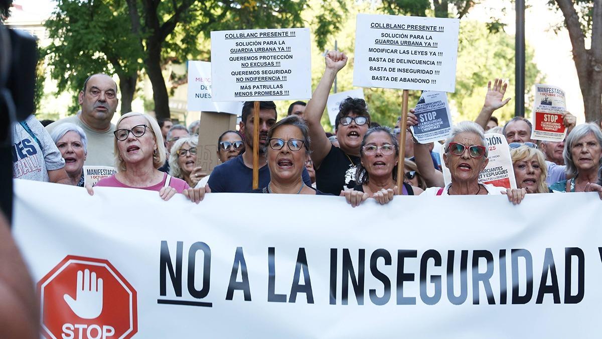 Manifestación contra la inseguridad y el incivismo en L'Hospitalet de Llobregat, en octubre de 2025.