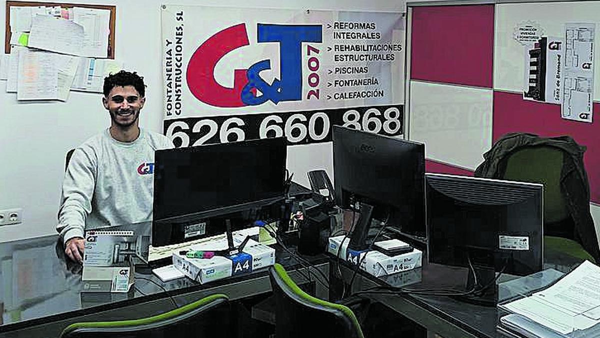Juan Vicente García Ruiz trabaja actualmente en G&amp;T 2007 Construcciones.