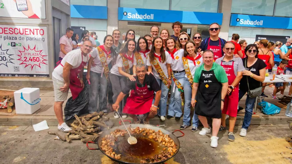 El concurs de paelles de Vila-real ompli la Murà de gastronomia i molta germanor veïnal