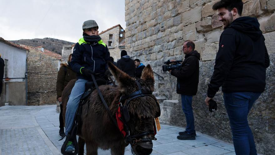 Portell se entrega al rito del fuego y las tradiciones locales por Sant Antoni