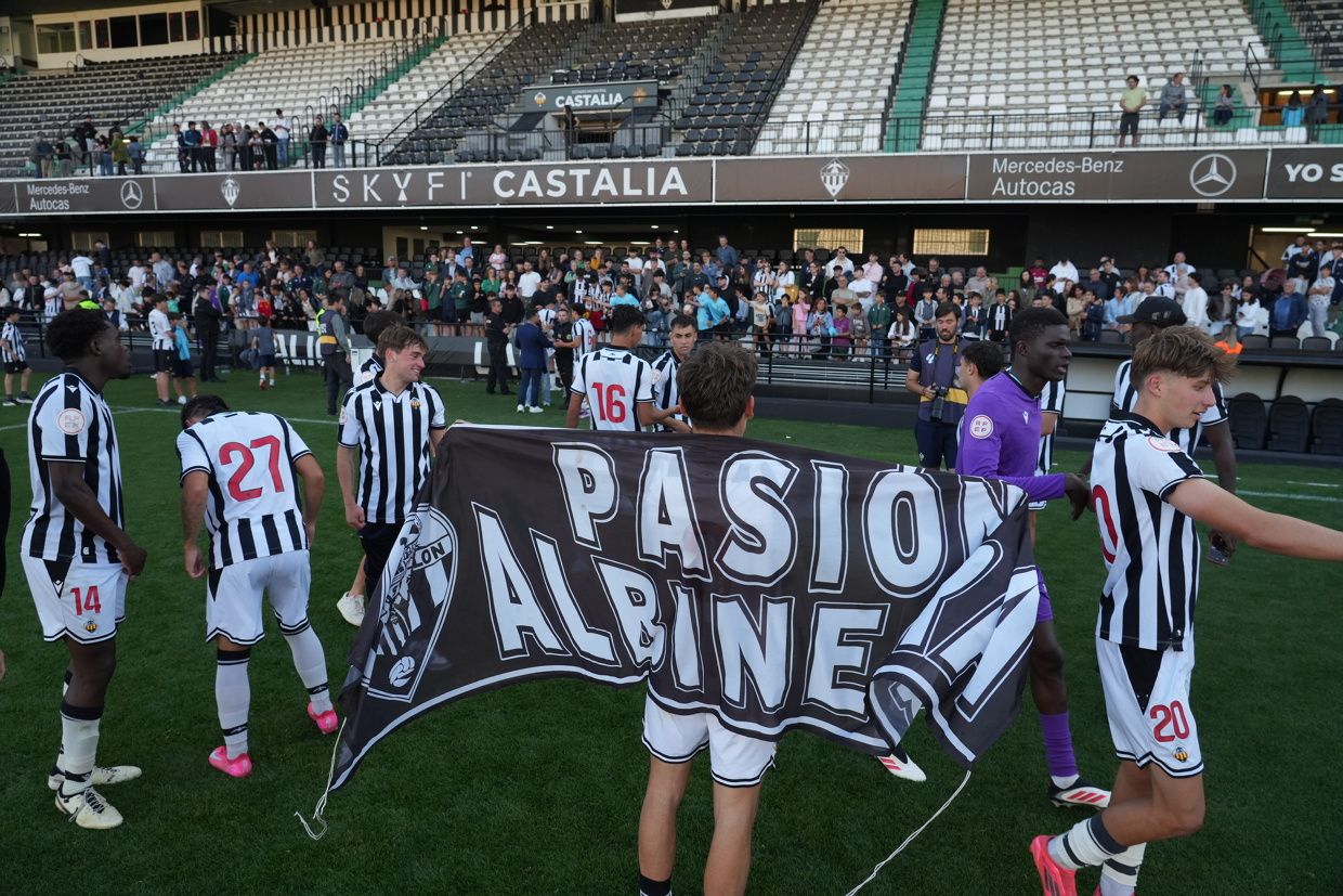 ¡Las mejores imágenes de la celebración del ascenso a Segunda Federación del Castellón B!